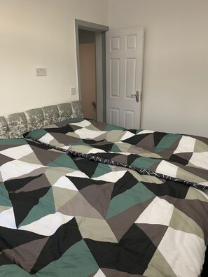 2 habitaciones, tabla de planchar con plancha y wifi