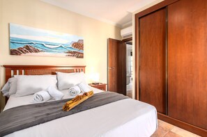 2 chambres, fer et planche à repasser, Wi-Fi gratuit, draps fournis