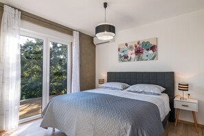 3 habitaciones, tabla de planchar con plancha, wifi y ropa de cama 