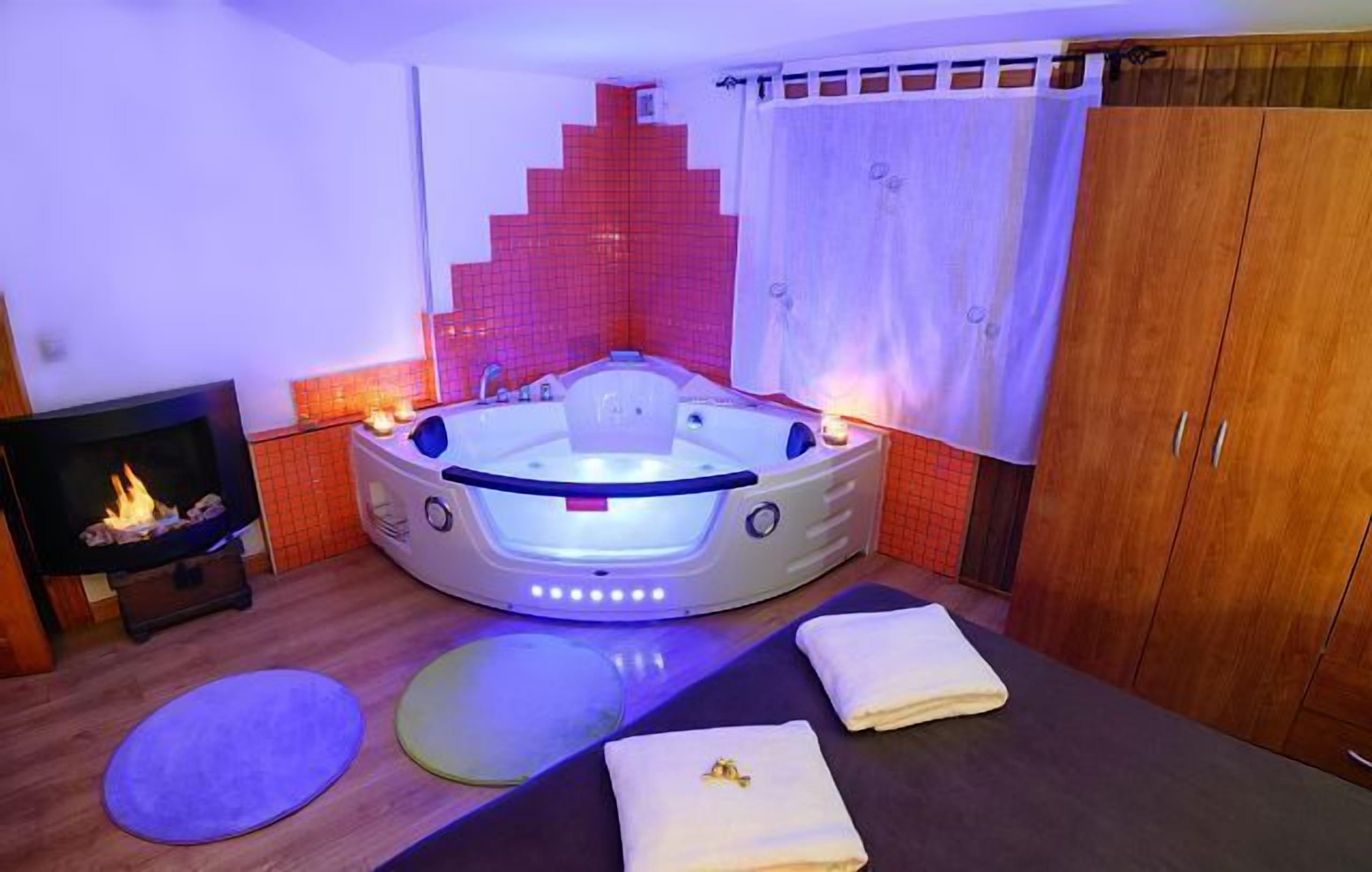 1 chambre, coffres-forts dans les chambres, fer et planche à repasser