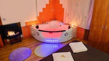 1 bedroom, in-room safe, iron/ironing board, travel cot