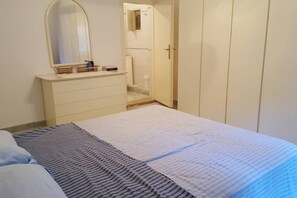3 chambres, fer et planche à repasser, Wi-Fi, draps fournis