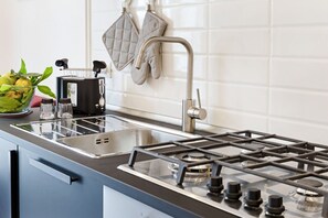 Mikrovågsugn, ugn, spishäll och kaffe- och tebryggare