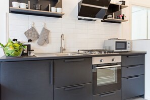 Microwave, oven, stovetop, coffee/tea maker