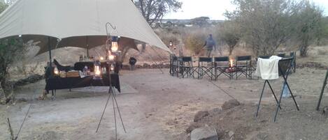 Petit déjeuner, déjeuner et dîner servis sur place