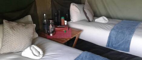 Luxury-Zelt | Individuell eingerichtet, Schreibtisch, Bügeleisen/Bügelbrett