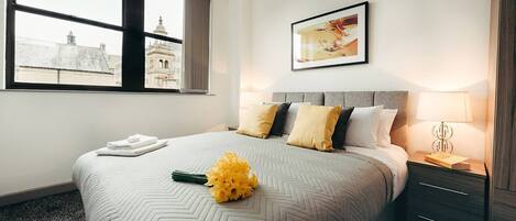 Silitysrauta/-lauta, Wi-Fi, vuodevaatteet