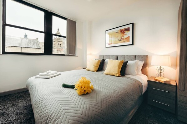 Iron/ironing board, WiFi, bed sheets