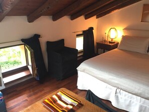 2 slaapkamers, een bureau, een strijkplank/strijkijzer, gratis wifi