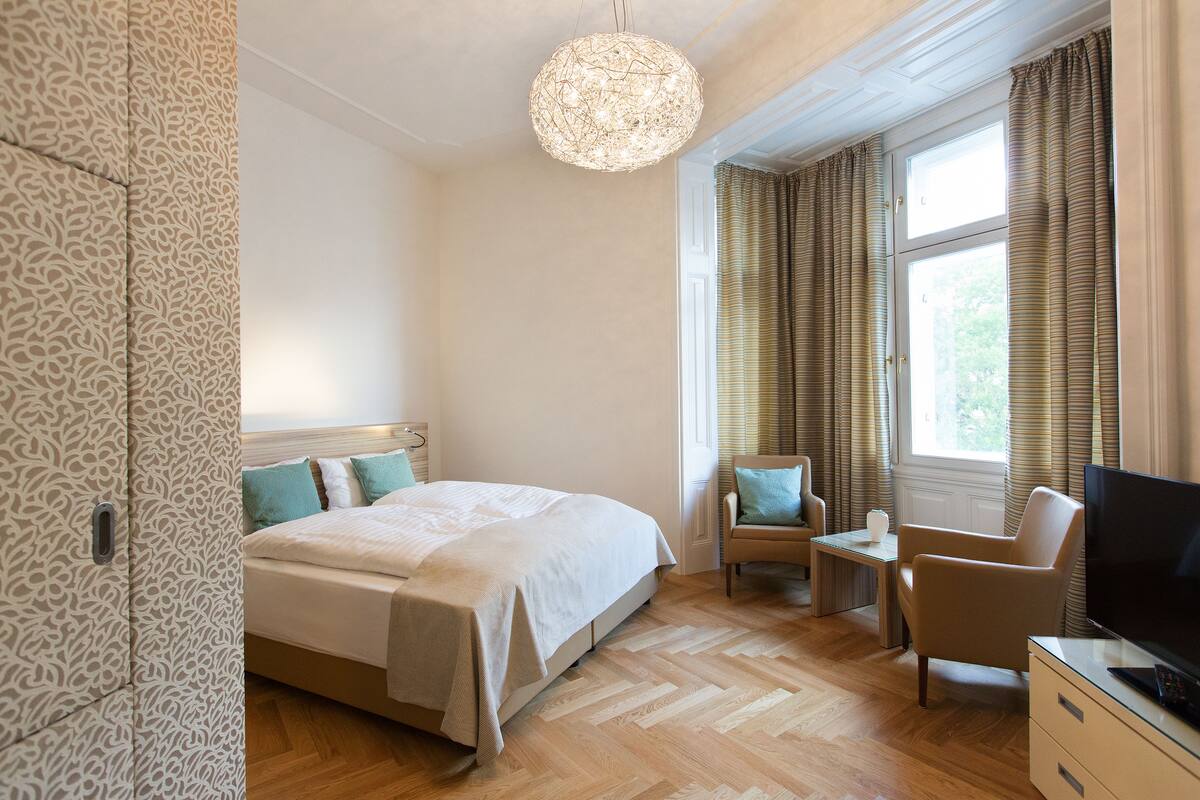 노트북 작업 공간, 방음 설비, 다리미/다리미판, 무료 유아용 침대