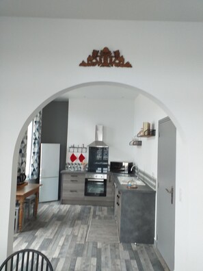 Fridge, microwave, oven, stovetop - Apartment "le Bosco" sunny view of the marina (Dieppe)