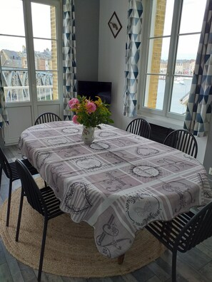 Dining - Apartment "le Bosco" sunny view of the marina (Dieppe)