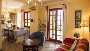 Interior - VILLINO LA CASETTA - Castelnuovo Magra - Independent Villa dipped in the green of secular olives, on the border between Liguria and Tuscany close to the Cinque Terre. (Castelnuovo Magra)