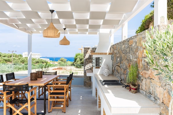 Outdoor dining - Nikiforos Villa, Private Pool & BBQ, SeaViews (Skaleta, Rethymno)