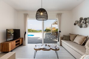 Smart TV, video-game console, books, stereo - Nikiforos Villa, Private Pool & BBQ, SeaViews (Skaleta, Rethymno)