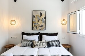 3 bedrooms, desk, soundproofing, iron/ironing board