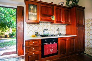 Fridge, microwave, oven, coffee/tea maker