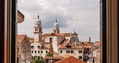 Carmini Canal View and balcony with Lift