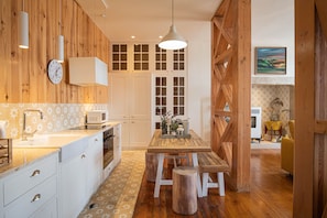 Fridge, microwave, oven, stovetop - Lisbon Alfama Tagus. (Lisboa)