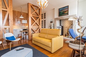 Televisión y chimenea