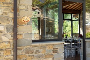 Outdoor dining - Villa Podere Cerretino (Poppi)