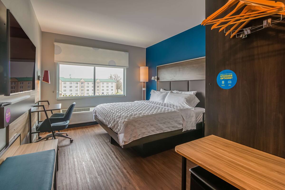 Room, 1 Katil Raja (King) | Meja, langsir/tirai gelap terus, seterika/papan seterika 