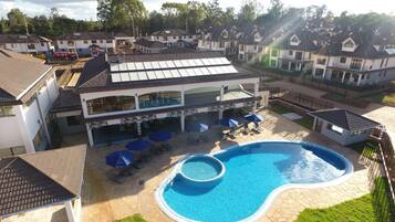 Outdoor pool, a heated pool