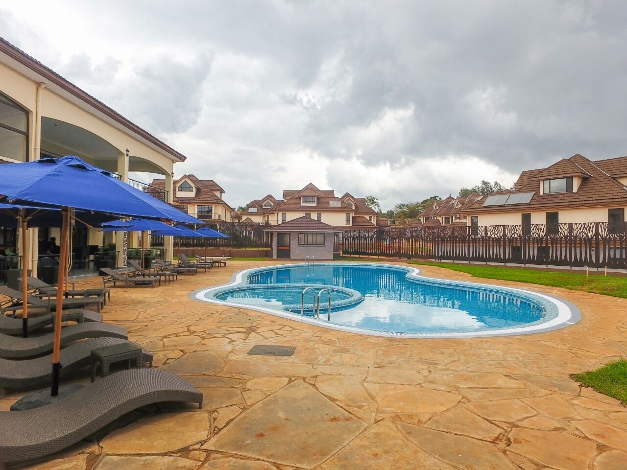 Piscina all'aperto, una piscina riscaldata