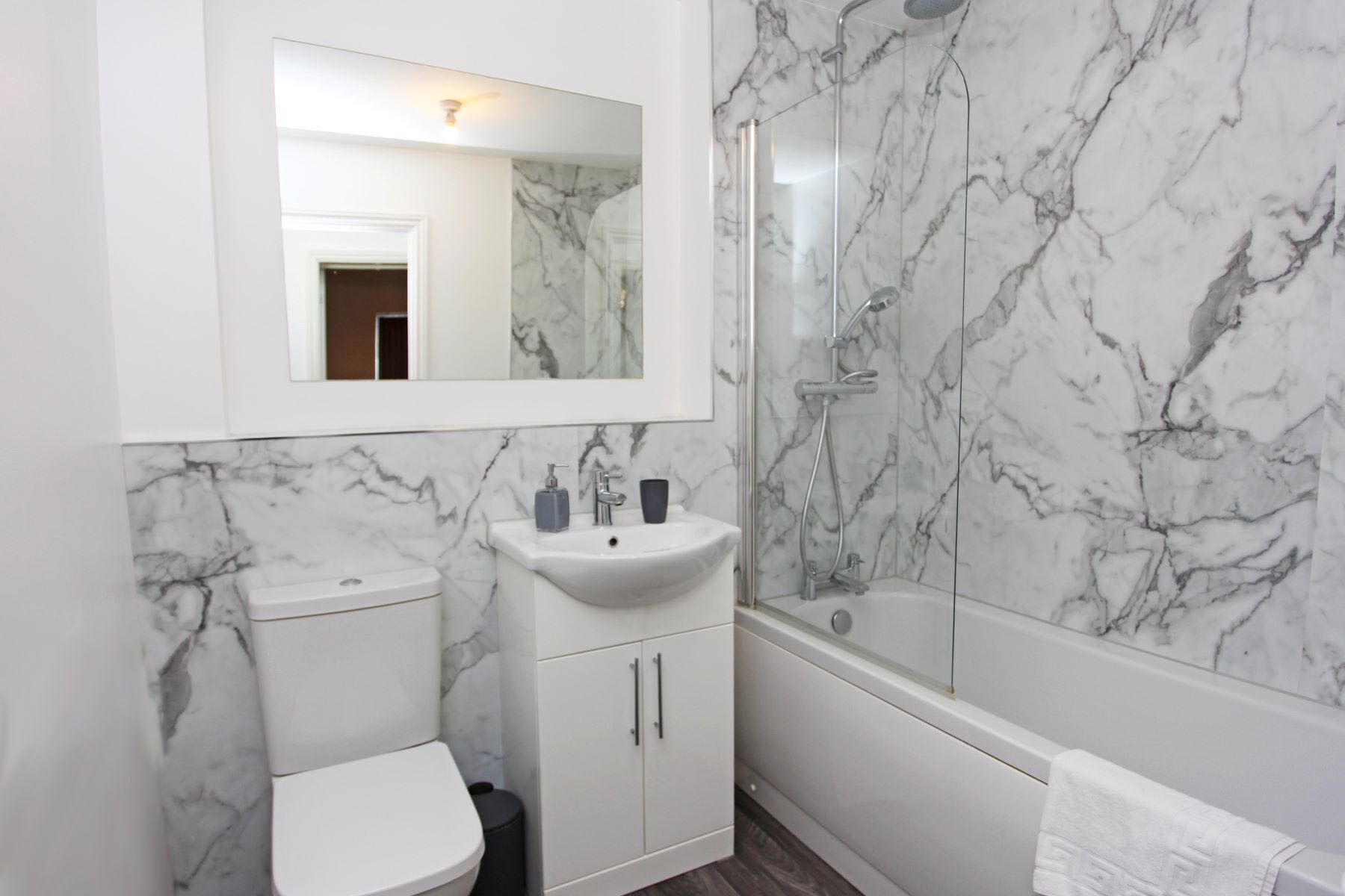 Combined shower/bathtub, towels, soap, shampoo