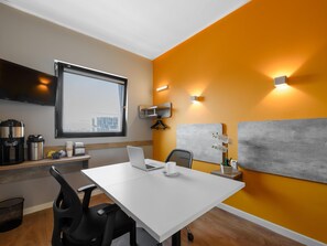 Individually decorated, desk, free WiFi, bed sheets - Ibis Budget Santiago Providencia (Santiago)