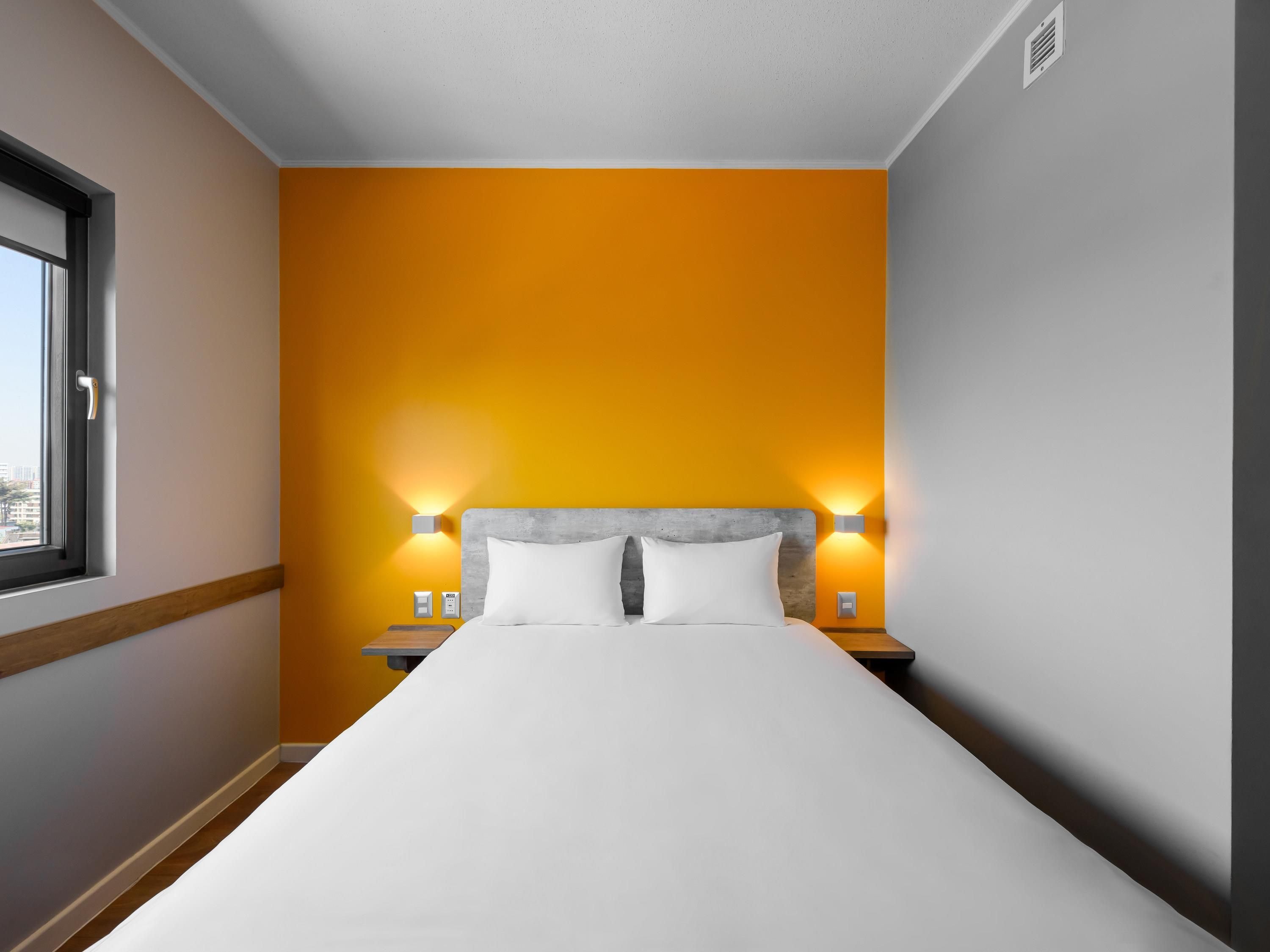 Habitación superior, 1 cama doble (Spacious) | Escritorio, wifi gratis, decoración individual y ropa de cama