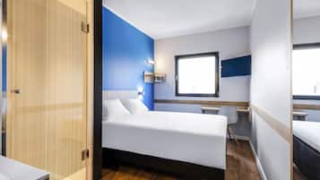 Individually decorated, desk, free WiFi, bed sheets