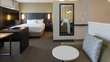 1 Schlafzimmer, individuell dekoriert, Schreibtisch