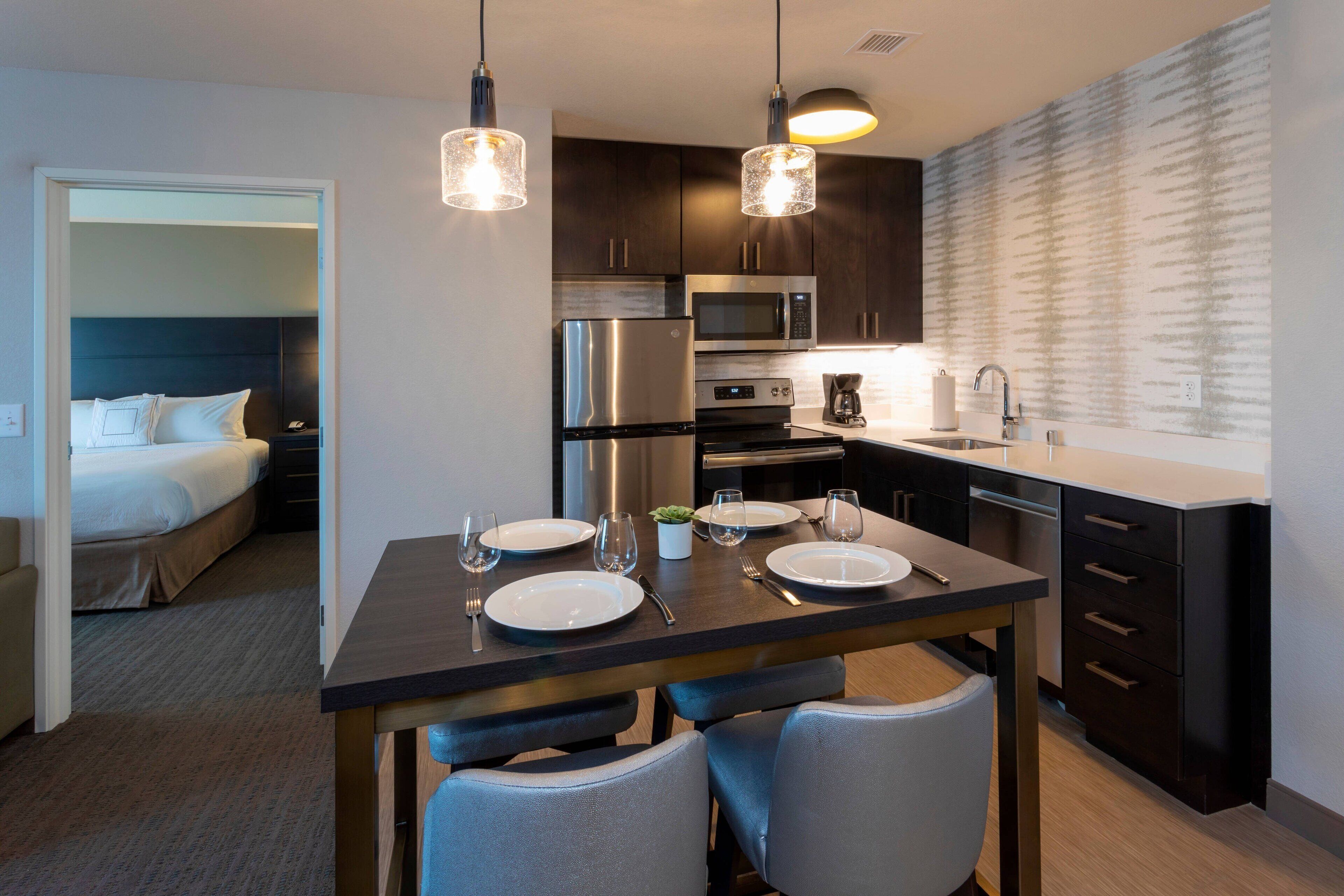 1 bedroom, individually decorated, desk, laptop workspace