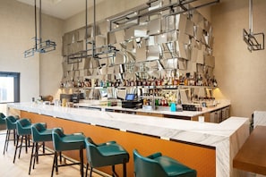 Bar (trong khuôn viên)