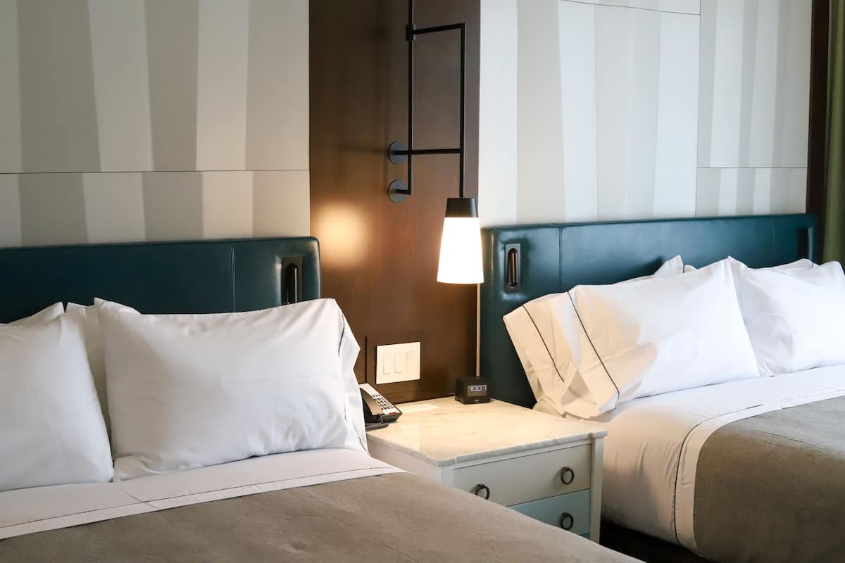 1 Schlafzimmer, hochwertige Bettwaren, Daunenbettdecken, Zimmersafe