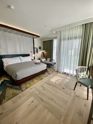 Premium Room, 1 King Bed, Balcony - Canopy by Hilton Charlotte Southpark (Charlotte)