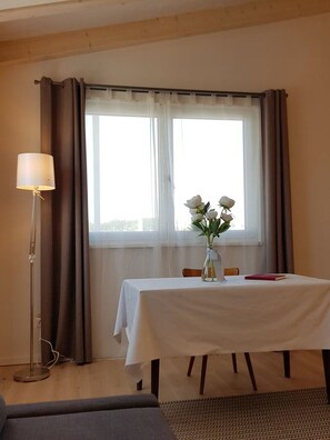 31-tums platt-tv med satellitkanaler och tv