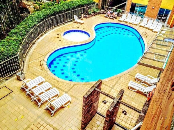 Piscine extérieure, piscine chauffée