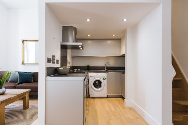 Apartment | Private kitchen | Full-sized fridge, microwave, oven, stovetop