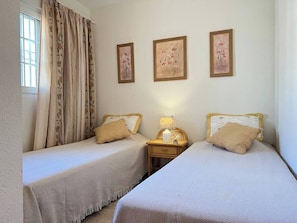 2 chambres, fer et planche à repasser, Wi-Fi gratuit, draps fournis