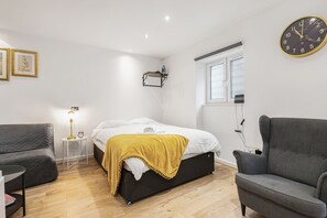 1 bedroom, iron/ironing board, free WiFi, bed sheets - Beautiful Hyde Park Studio Flat (London)