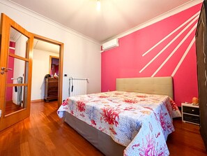 4 chambres, bureau, fer et planche à repasser, accès au Wi-Fi (inclus)