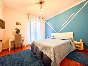 4 bedrooms, desk, iron/ironing board, free WiFi