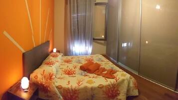 4 bedrooms, desk, iron/ironing board, free WiFi