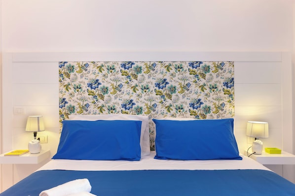 3 bedrooms, desk, iron/ironing board, travel cot