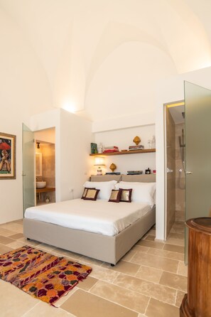 5 slaapkamers, een strijkplank/strijkijzer, wifi, beddengoed