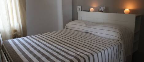 1 chambre, fer et planche Ă repasser, accĂšs Internet