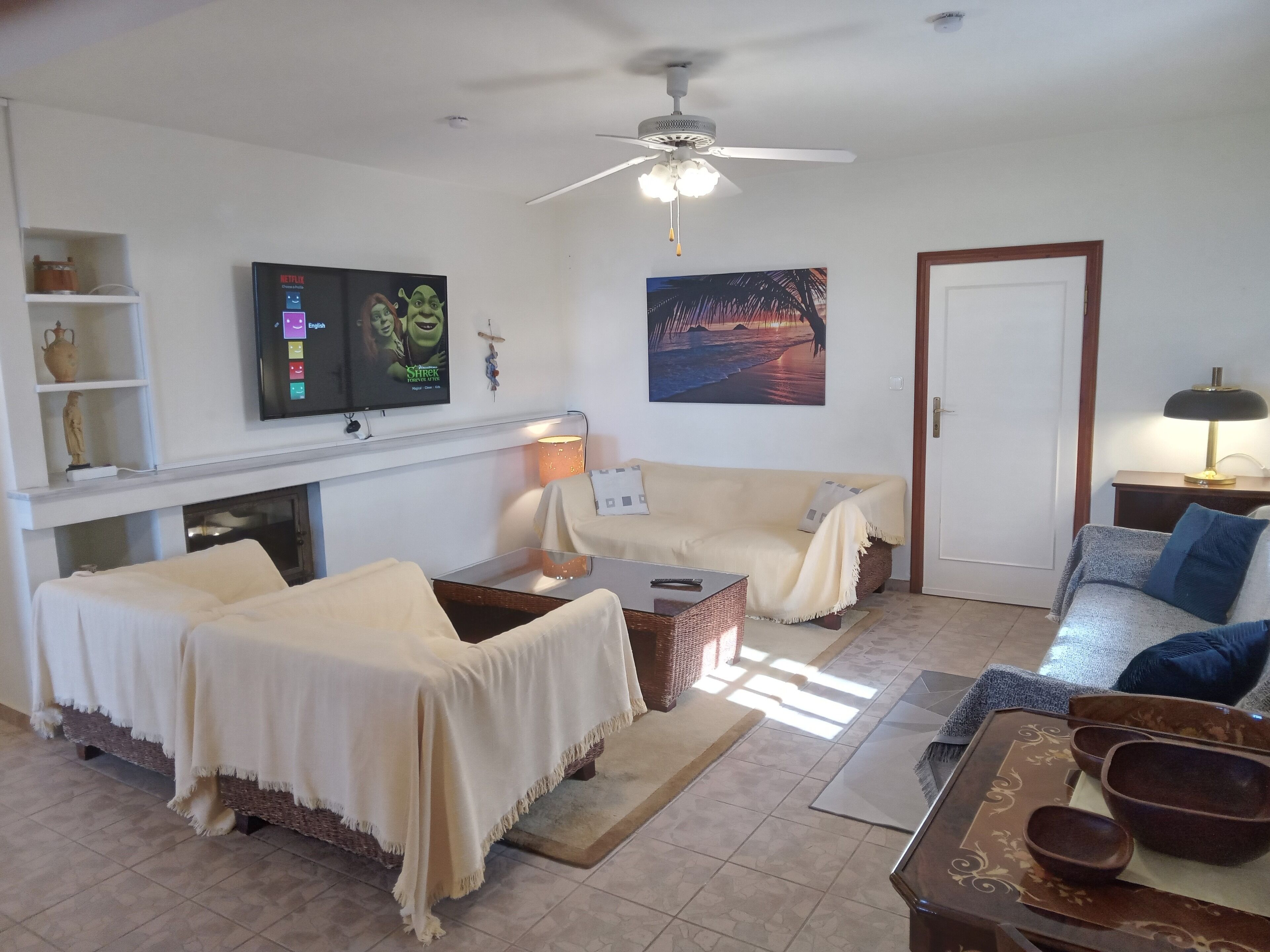 Smart TV, fireplace, stereo