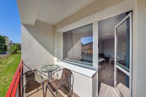 Apartemen (3) | Balkon